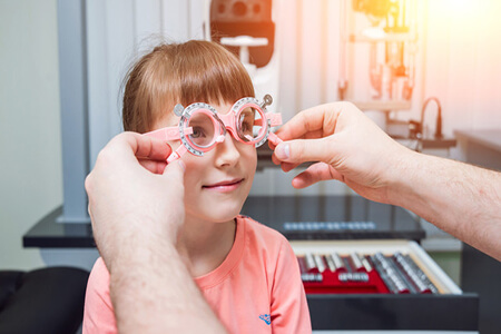 小孩子近视眼如何恢复视力？