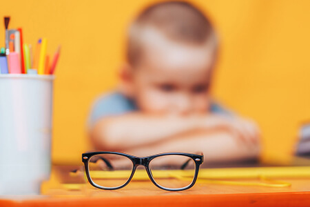  家长速看：小孩近视100度怎么办，还能不能恢复？