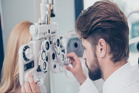 近视欠矫或过矫真的能让度数增加慢吗？