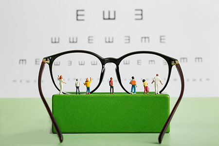 近视去医院还是眼镜店？