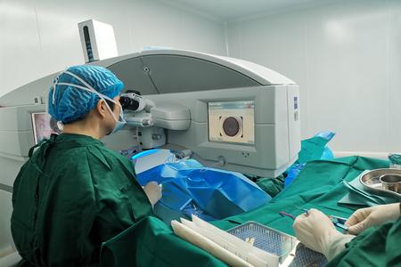 ICL晶体植入术和全飞秒激光近视手术的区别是什么？一篇全了解！