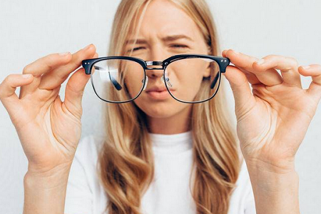 高度近视配眼镜原则需要注意什么？