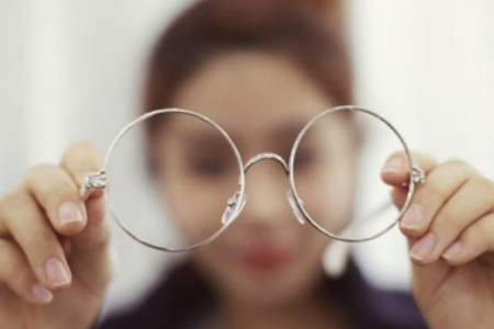 ICL人工晶体植入术具备什么优势？