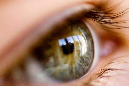 在合肥近视800度晶体植入和激光哪个好？