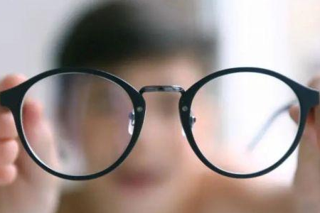 高度近视需要注意哪些？