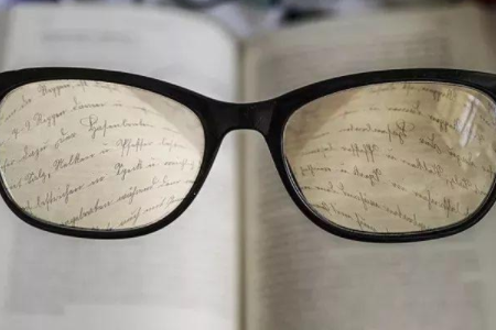 高度近视眼底病变的早期症状都有哪些？