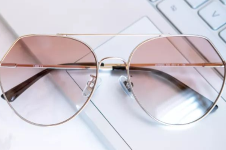 100度近视50度散光有必要选择非球面镜片吗？