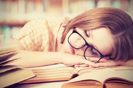 出现眼睛散光是怎么样的现象呢？