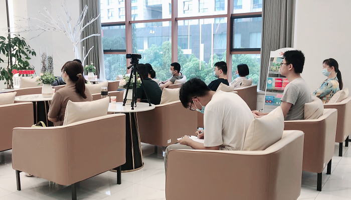 全飞秒smile年龄要求是多少？