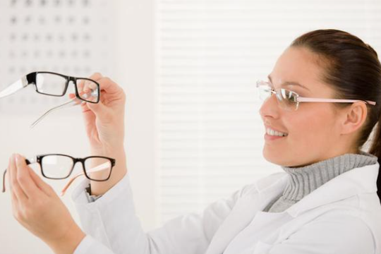 弱视可以进行晶体植入手术吗？