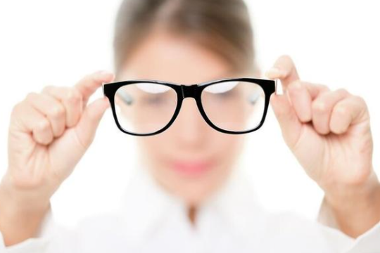 ICL晶体植入手术多少钱？