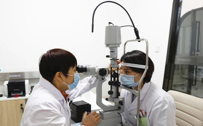 ICL人工晶体植入术年龄的要求是多少？