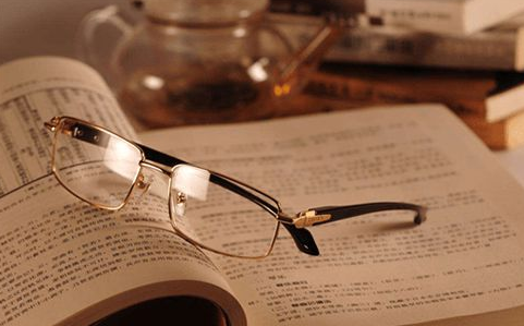 晶体植入手术多少钱？