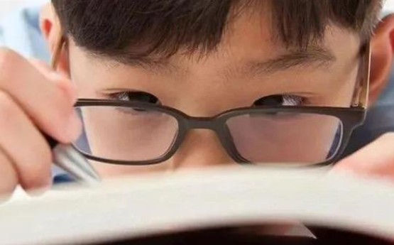 离焦眼镜与普通近视镜区别体现在哪里？