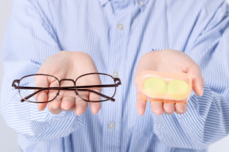 哪款隐形眼镜对眼睛的伤害值最低？