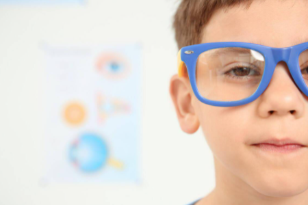 青少年预防眼睛散光的重要性介绍