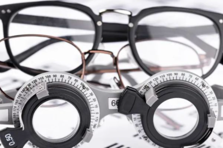 高度近视为什么要做眼底检查？