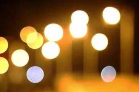 散光眼睛300度相当于近视眼多少度？