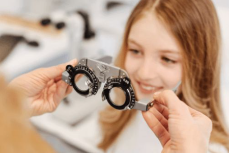 请问近视300度除了做手术没有别的办法慢慢好了嘛？