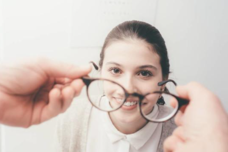 17岁600度近视怎么办？