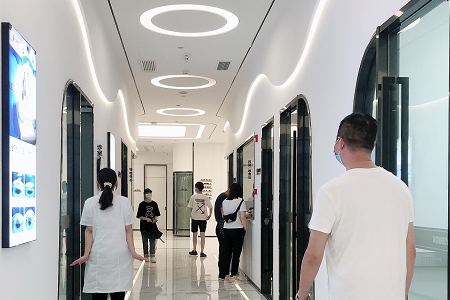 ​眼睛恢复视力的方法有哪些？近视手术当天有哪些注意事项？