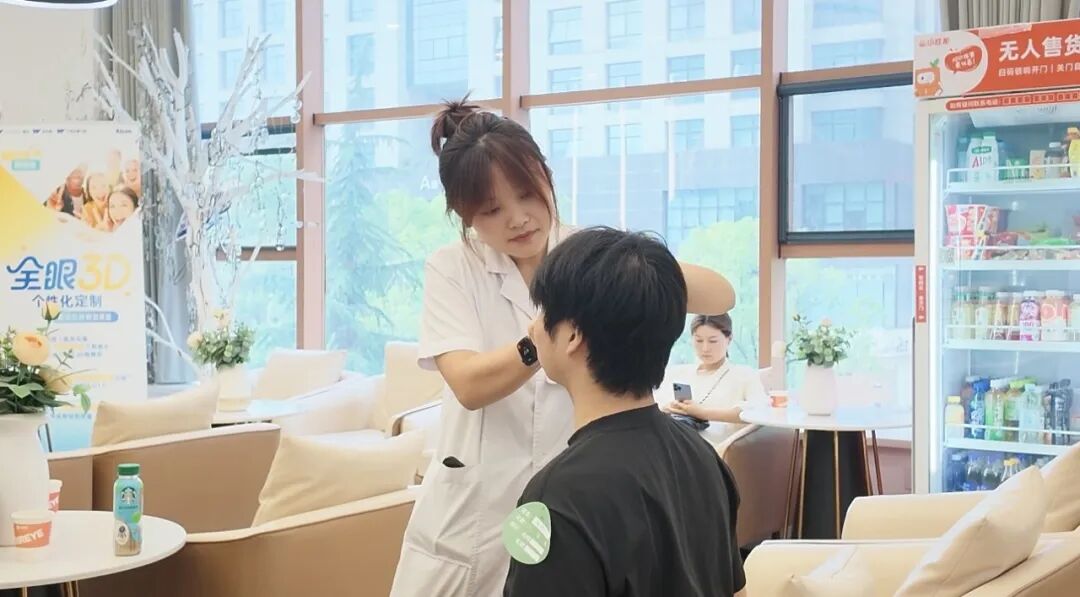 沃瑞眼科以专业摘镜丨护航热血青年奔赴戎装 沃瑞眼科以专业摘镜丨护航热血青年奔赴戎装